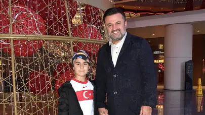 Yılbaşı alışverişi aile keyfine dönüştü: Bülent Uygun oğluyla AVM’de