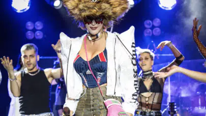 Hande Yener’den İstanbul’da rekor katılımlı konser: Sahneye sürpriz misafir!