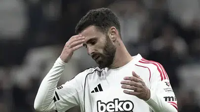 Tesise geldi ama sahaya çıkmadı: Rafa Silva’dan yeni antrenman krizi