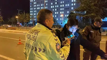 Alkollü çıktı ama derdi başkaydı: Fotoğrafını beğenmedi!