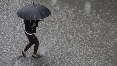İzmir’de hava ters köşe yapıyor: Sağanak gün sayımına başladı!