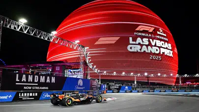 Russell’dan gövde gösterisi: McLaren için alarm zilleri Las Vegas’ta çaldı!