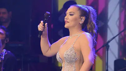 Demet Akalın’ın yeni hiti 'Beni Unutma', 24 saatte YouTube’da zirveye koştu