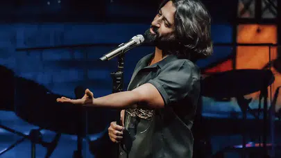 Koray Avcı’dan dertleri unutturan konser: 'Bizim sahnede aşk var'