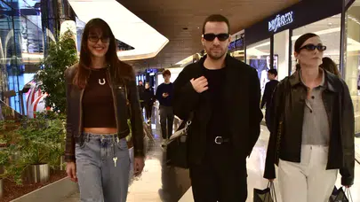 Dilan Deniz Çiçek yılın son günlerini arkadaşlarıyla kutladı