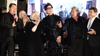 Çocuklar için söylediler! O gecenin geliri minikleri sevindirdi