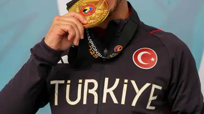 Karate tarihine geçti: Şamdan altın madalyayı kaptı!
