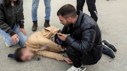 Yolun ortasında bir anda yere düştü! O anlar panik yarattı