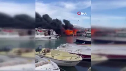 Tekneler peş peşe tutuştu... Alevlerin yükseldiği o anlar kamerada!