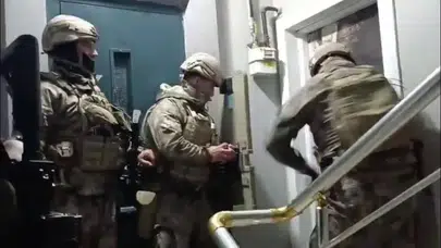 Sokak satıcılarına şafak operasyonu: Torbacılar kıskıvrak yakalandı!