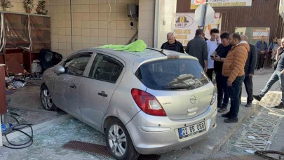 Talatpaşa Mahallesi’nde fırın faciası: Otomobil fırına daldı!