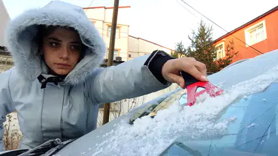 İznoz Deresi dondu, Sarıkamış buzla kaplandı!