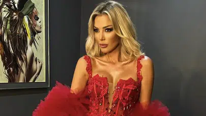 Petek Dinçöz hayranlarını yine kalbinden vurdu: İşte yeni şarkısı