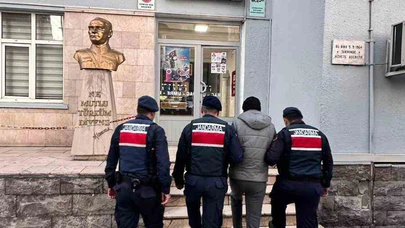 Kaçış planı boşa çıktı: Aranan şahıs evinde yakalandı