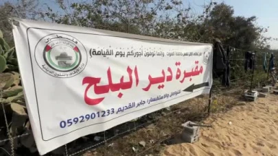 Gazze’de kimliği tespit edilemeyen 24 Filistinli daha toplu şekilde defnedildi