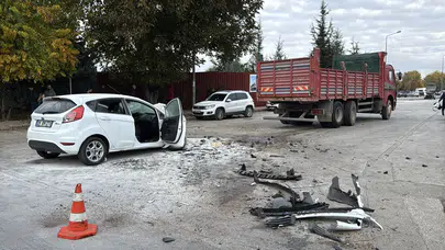 Odunpazarı’nda akılalmaz kaza! Savrulan otomobil kamyonla çarpıştı