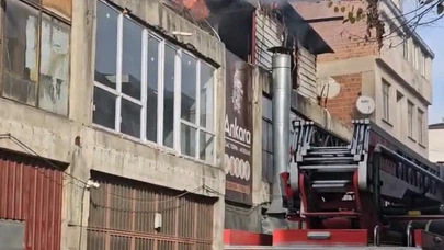 İnegöl’de üretim tesisi alevlere teslim oldu: Çatı küle döndü!