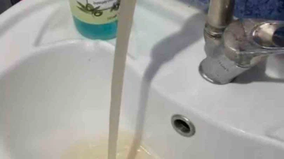 İstanbul’da musluklardan kirli su akmasına vatandaşlardan tepki