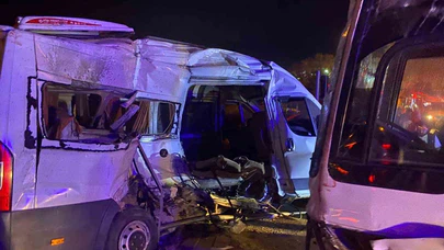 Kemalpaşa’da işçi servisleri çarpıştı: 15 yaralı