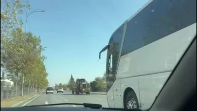 Bir elinde direksiyon, diğerinde ayna! Şoförün akılalmaz şovu kamerada...