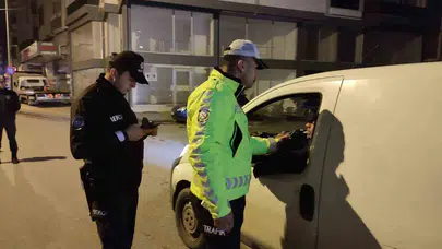 Trafik denetiminde peş peşe gelen şok: Çifte ehliyet skandalı!