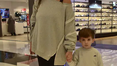 Anne-oğul şıklığı göz kamaştırdı! Hande Soral Zorlu’da poz verdi