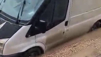 Adıyaman'da çöken yol zor anlar yaşattı!