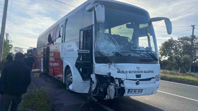 Otobüsçü ‘sola’, minibüsçü ‘yola’ derken... Bu sefer trafik değil şoförler kitlendi!