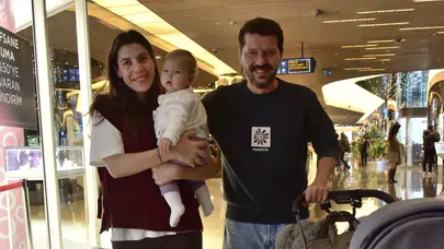 İlker Aksum’un aile saati! Yılbaşı heyecanını AVM'de yaşadı