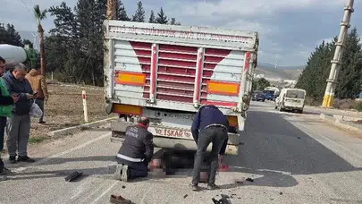 Tırla motosiklet çarpıştı, kavşak savaş alanına döndü!