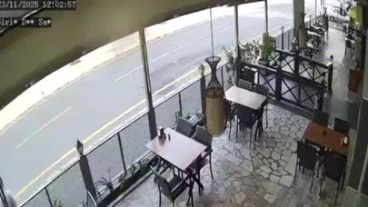 Çarpıp kaçmak istedi: 15 yaşındaki sürücü güvenlik kamerasına yansıdı