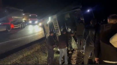 Osmaniye’de yolcu otobüsü devrildi: Yaralılar var