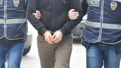 İzmir’de yakalanan şüphelinin taşıdığı çantalar herkesi şoke etti!