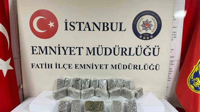 Poşette 1 kilo, evde 5 kilo: Fatih’te zehir taciri kovalamacısı!