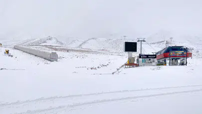 Zirvede bembeyaz sabah...Erciyes’te kar etkili oldu!