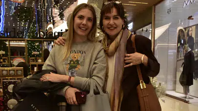 Eda Ece ve Şevval Sam yılbaşı festivalinde görüntülendi! Renkli halleri olay oldu