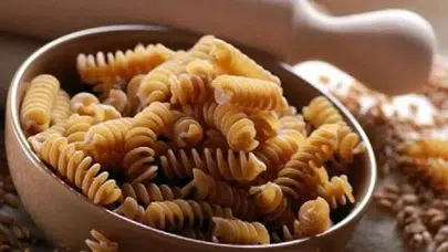 Mersin makarna fabrikasında zehirlenme şüphesi: İşçiler hastaneye kaldırıldı!