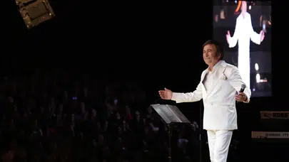 Erol Evgin Bostancı’yı büyüledi: 3 bin kişilik koro, dakikalarca ayakta alkış