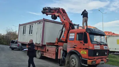 5 metre yukarıda, 1 saniyede aşağıda... İşçinin düşüşü yürek burktu!