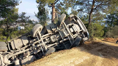 Direksiyon hakimiyeti kayboldu... Yayla yolu, kamyonu yuttu!