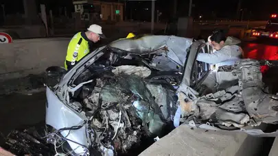 Aşırı hızla gişelere çarpan araç alev aldı...Acı detay ortaya çıktı