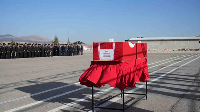 Görev başında vefat eden başçavuşa son görev... Gözyaşlarıyla memleketine uğurlandı