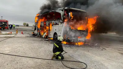 Otobüslerin meydan muharebesi: Alevler toplu taşımayı yuttu!