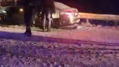 Sivas’ta kar kabusa döndü: Yol bir anda can pazarına sahne oldu