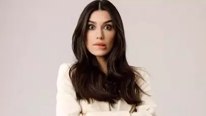 Aşka cesaret çağrısı... Burcu Kıratlı’dan çok konuşulan mesaj!