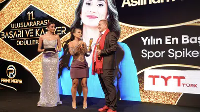 Burhan Akdağ ve kızı Aslıhan Akdağ Türker aynı gecede ödül aldı