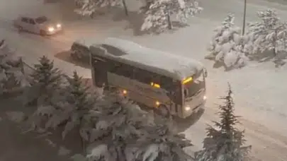 Kar bastırdı, hayat durdu... Bolu’da okullar ve kurslar bir gün daha tatil edildi!