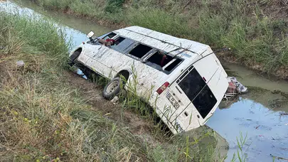 Adana’da minibüs kanala uçtu...Tarım işçileri ölümden döndü!
