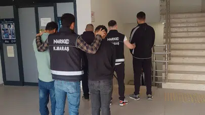 Kahramanmaraş’ta zehir tacirlerine operasyon: Haplar ve silahlar ele geçirildi!