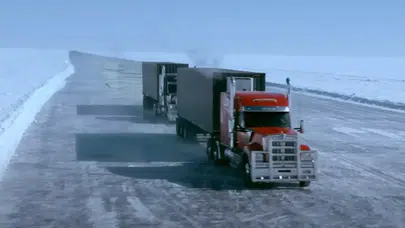 Buz Yolu filminin konusu ve oyuncuları: Donmuş yollarda geçen nefes kesen kurtarma operasyonu